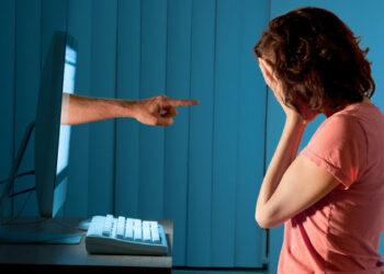 Xúc phạm danh dự